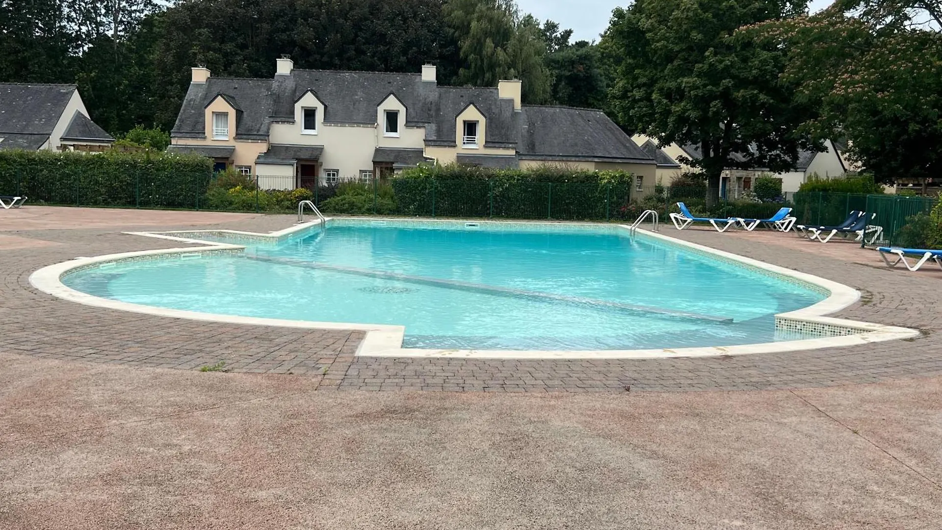Cottage Douillet 2 Nuits Minimum Ploemel 0*,  France
